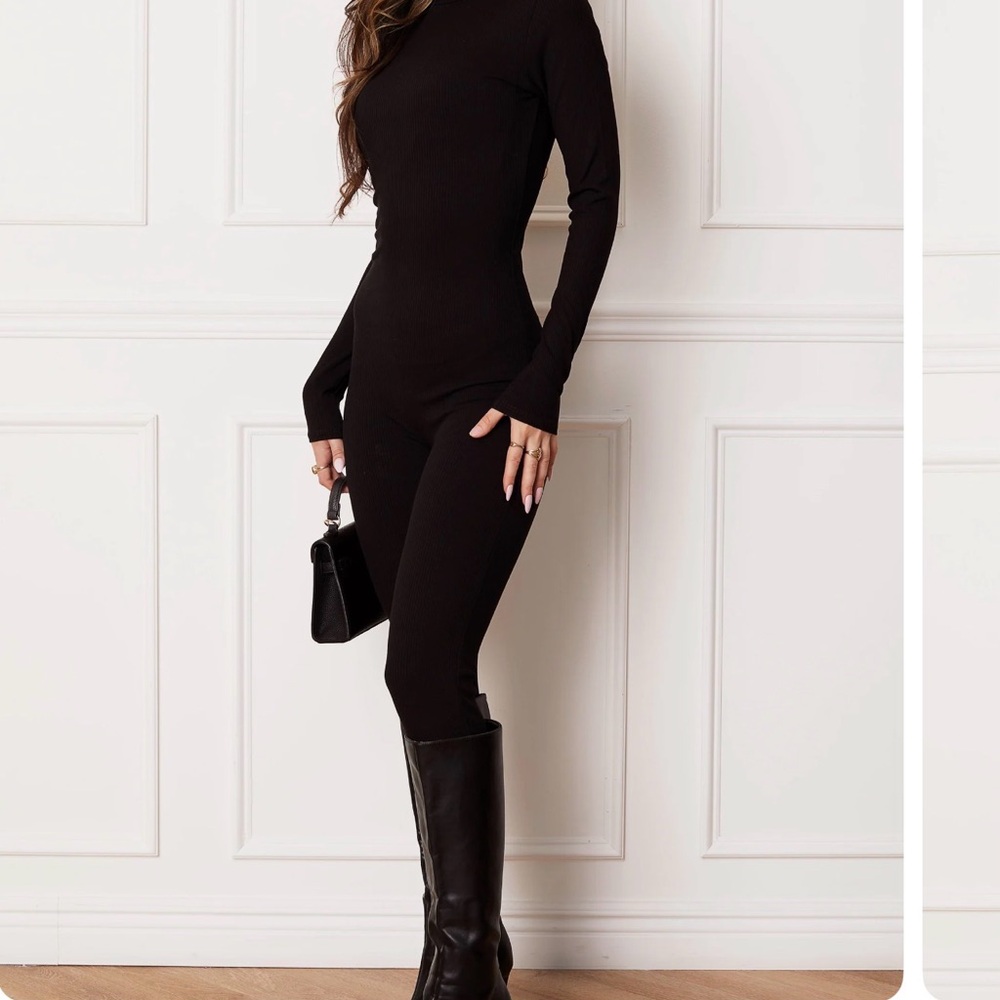 Chic Black Long-Sleeve Jumpsuit